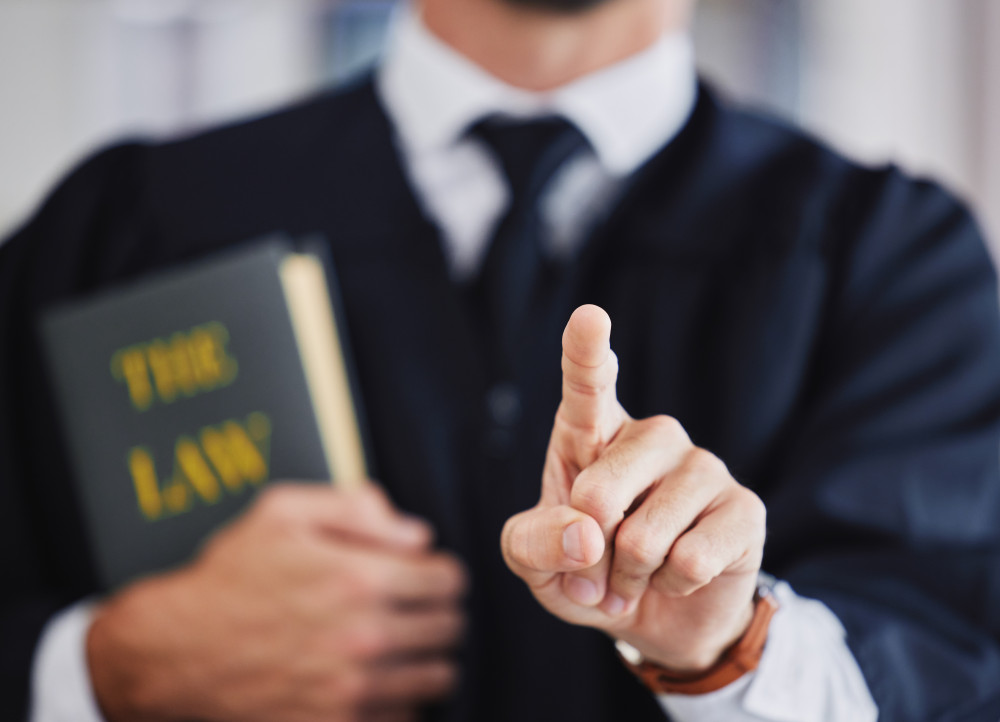 Choisir le bon avocat selon l’affaire: conseils et astuces